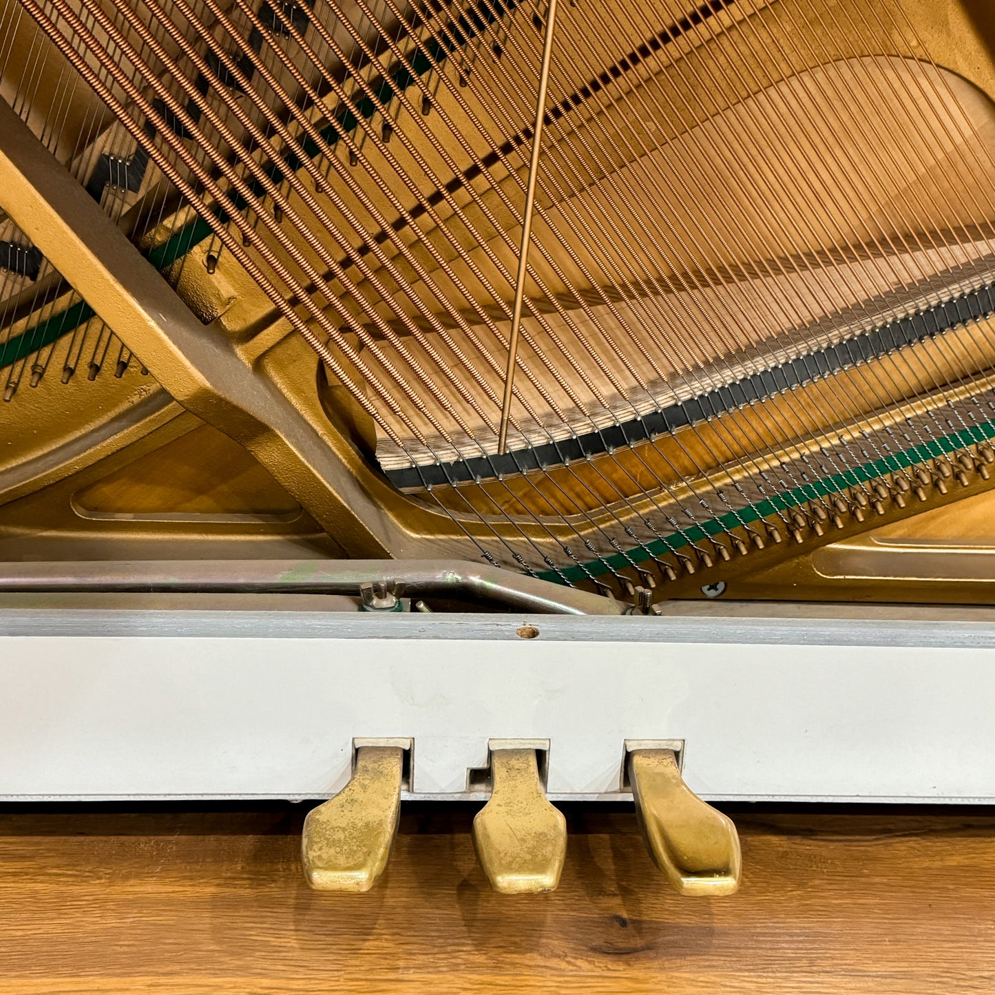 2000 Samick 107 Polished White 42" Console Piano