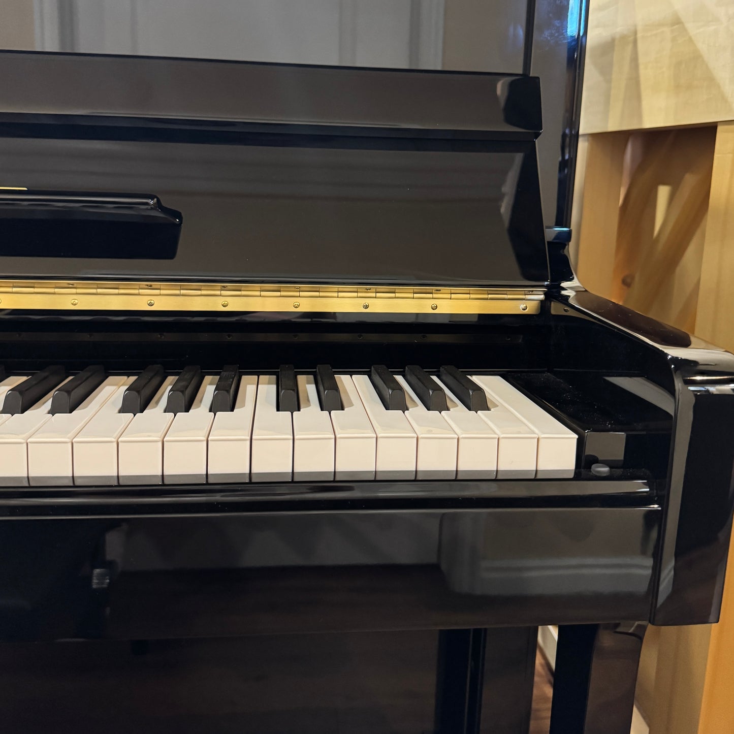 Hailun 121 48" Polished Black Upright Piano