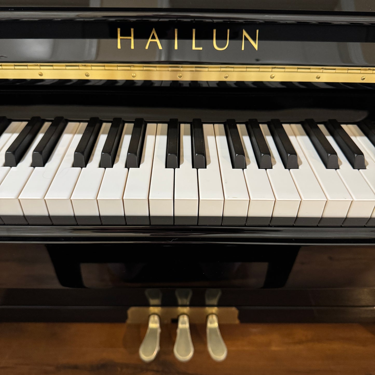 Hailun 121 48" Polished Black Upright Piano