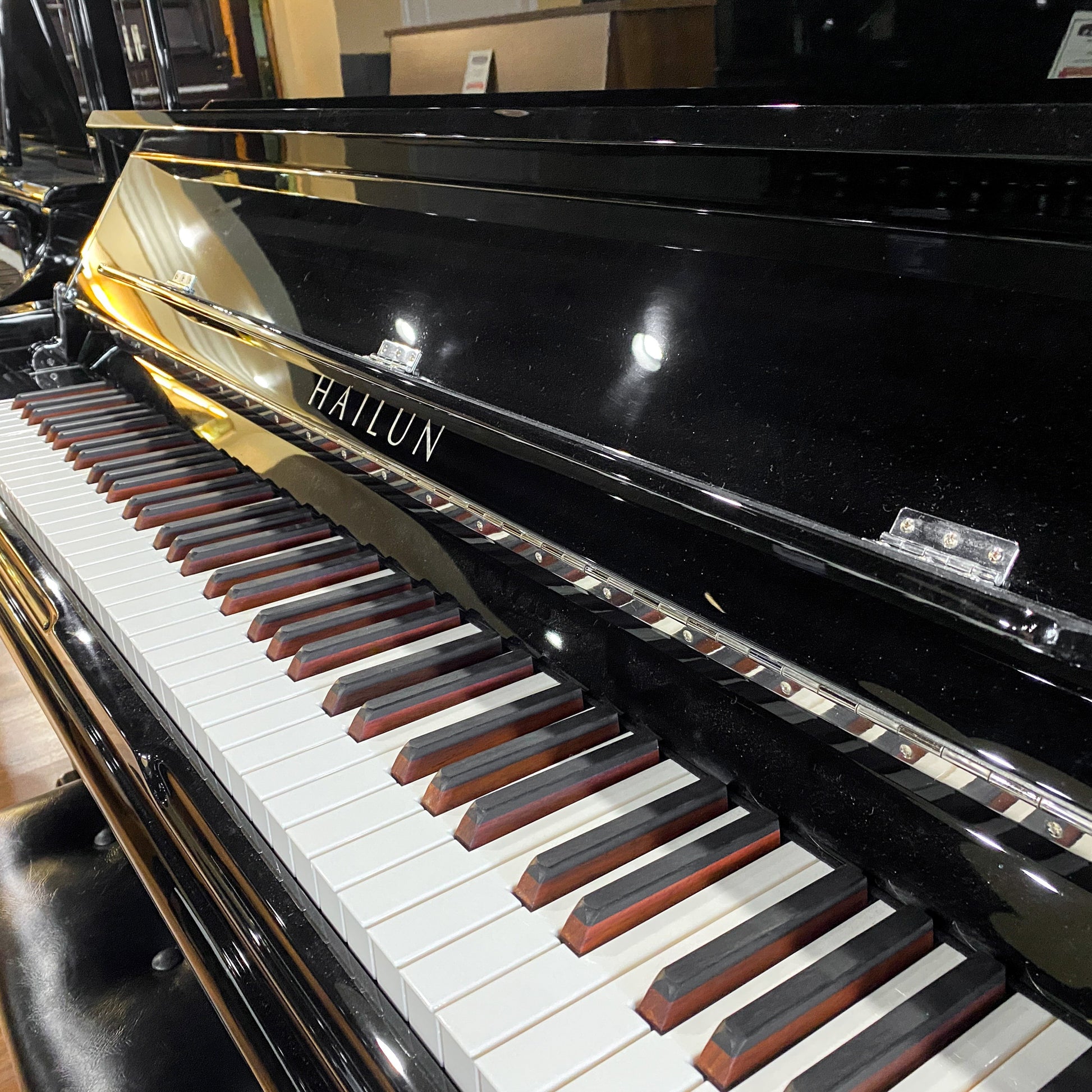 Image 3 of Hailun VI33 Polished Black