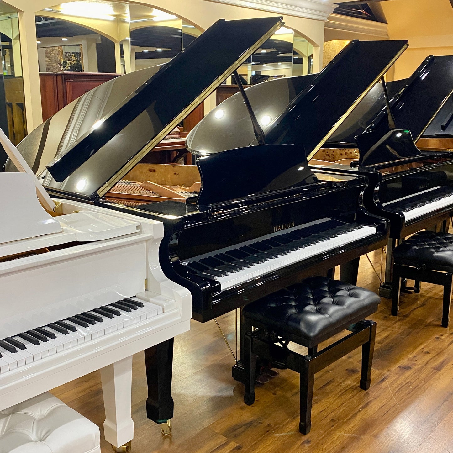 Image 2 of Hailun Grand 161 / Polished Black / 5'4" with QRS Self Playing System