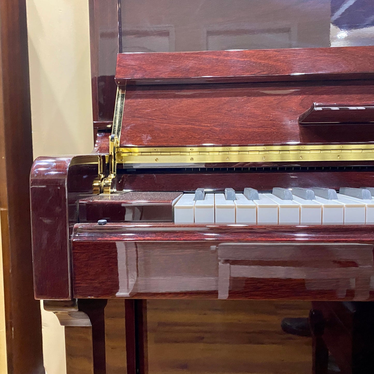Image 5 of Hailun HU5P/50" Mahogany Polish