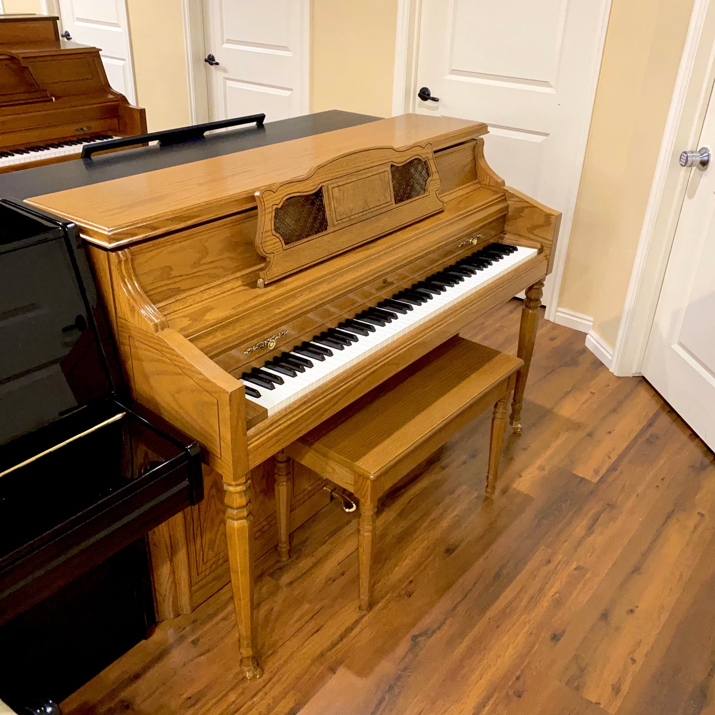Image 2 of 1983 Wurlitzer Console