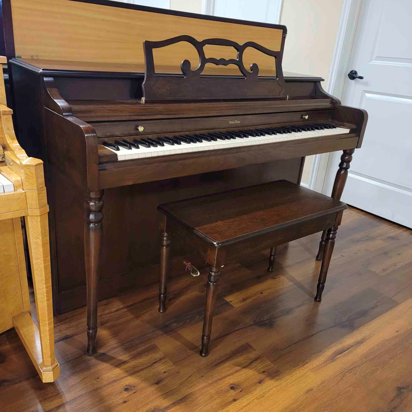 1982 Wurlitzer P-137 37" Walnut Wood Finish Spinet Piano