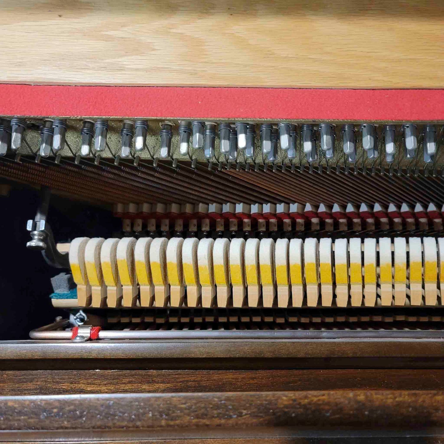 1982 Wurlitzer P-137 37" Walnut Wood Finish Spinet Piano