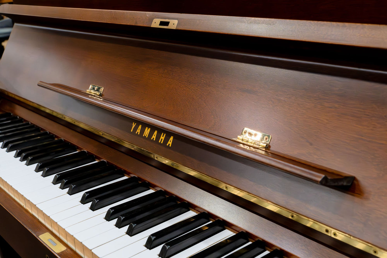 Satin wood finish Yamaha U1 Upright piano beautiful new piano refinishing. 