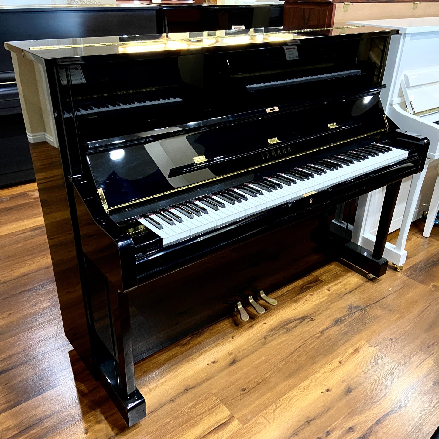 1975 Yamaha U1H 48" Polished Black Upright Piano