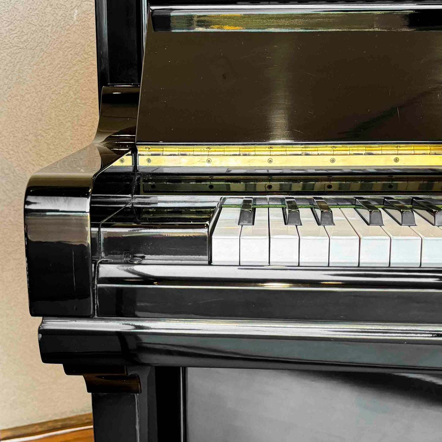 1973 Yamaha U3 52" Polished Black Upright Piano