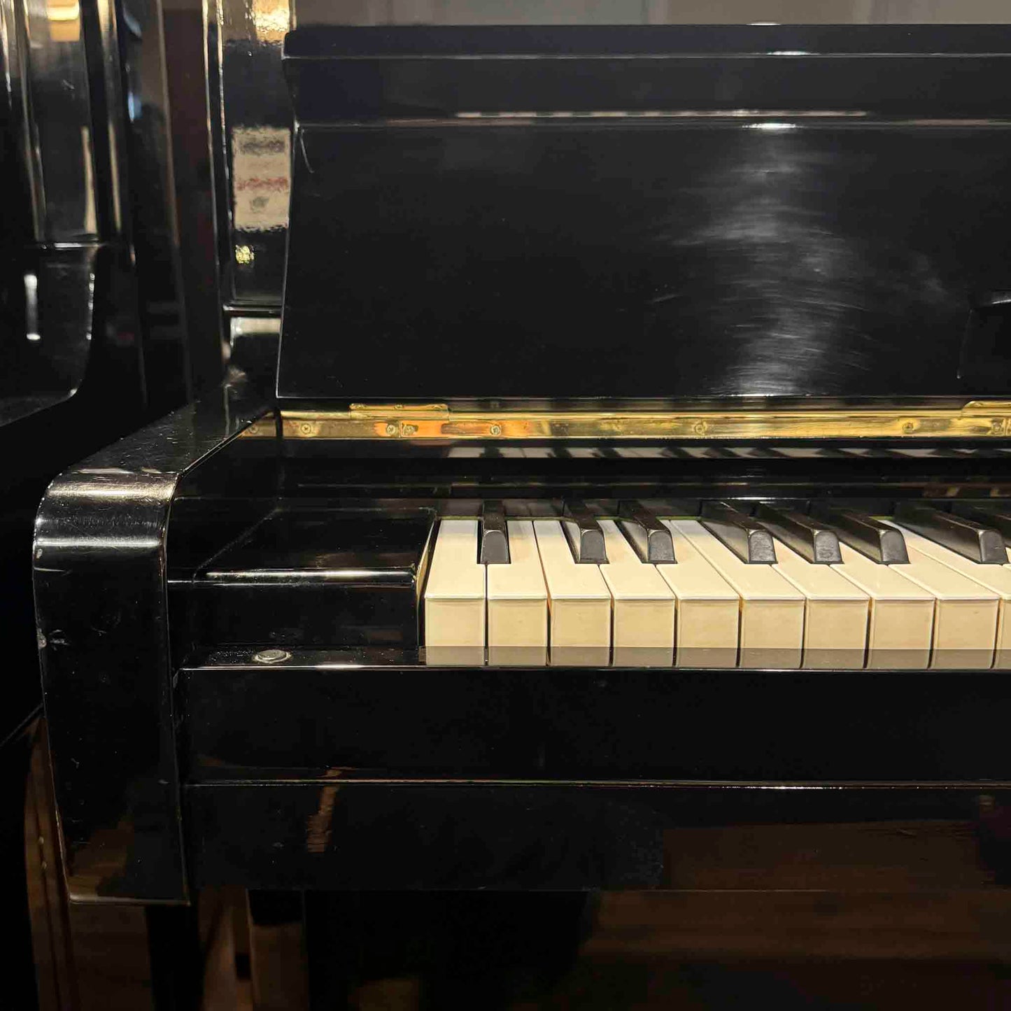 1974 Yamaha U1 48" Polished Black Upright Piano