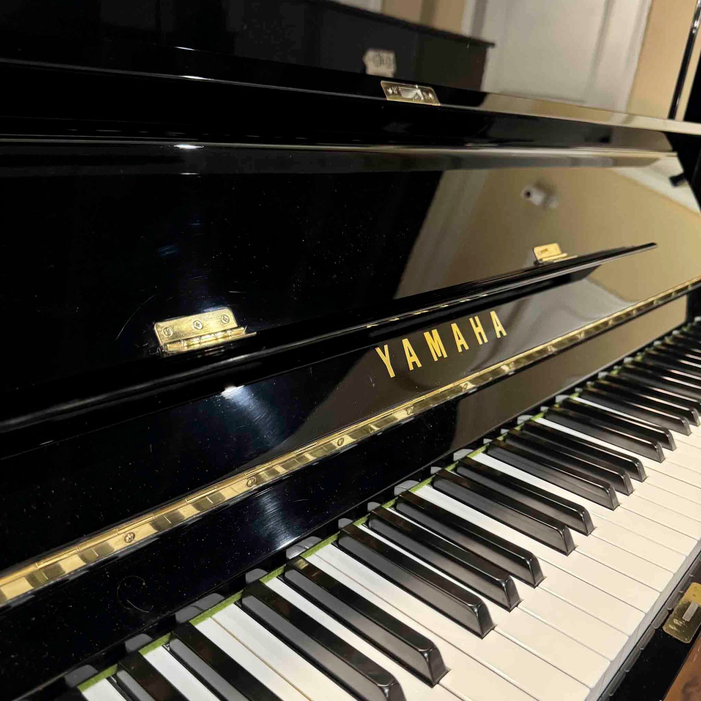 1986 Yamaha U3 52" Polished Black Upright Piano