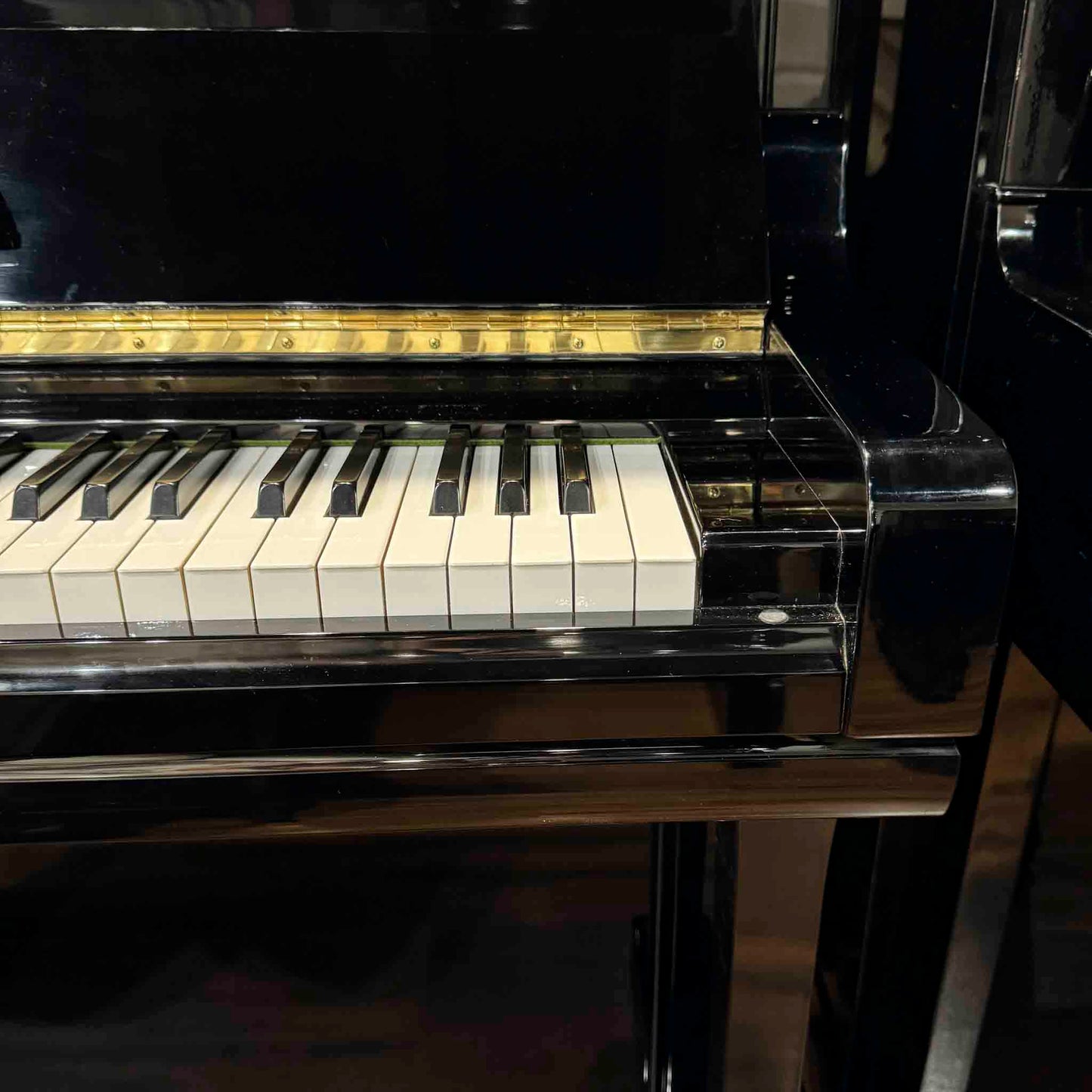 1986 Yamaha U3 52" Polished Black Upright Piano