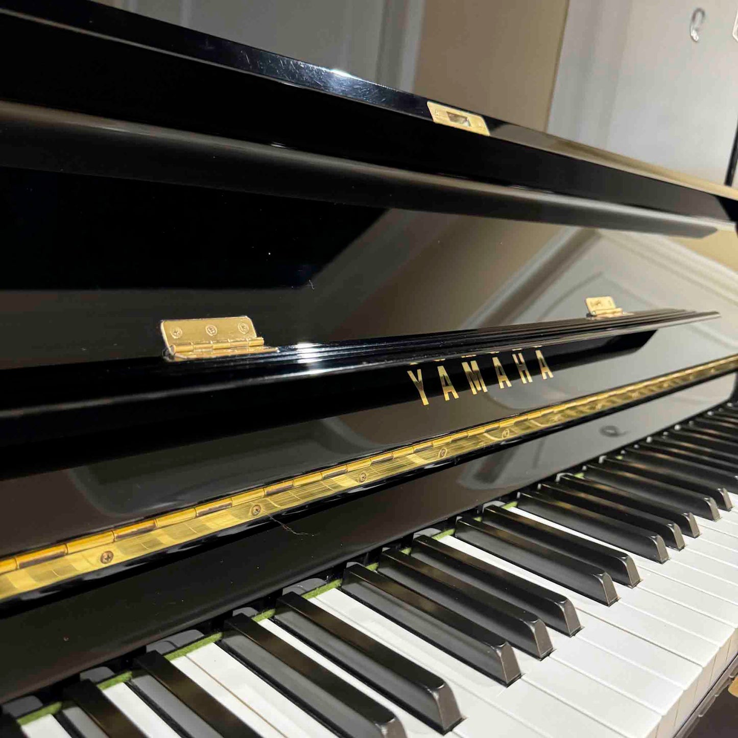 1987 Yamaha U1 48" Polished Black Upright Piano