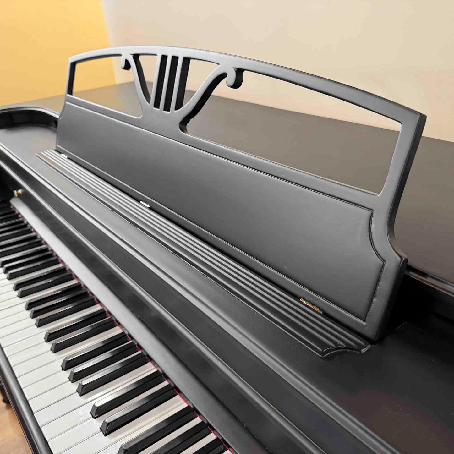 1986 Baldwin Wood Finish Spinet Piano
