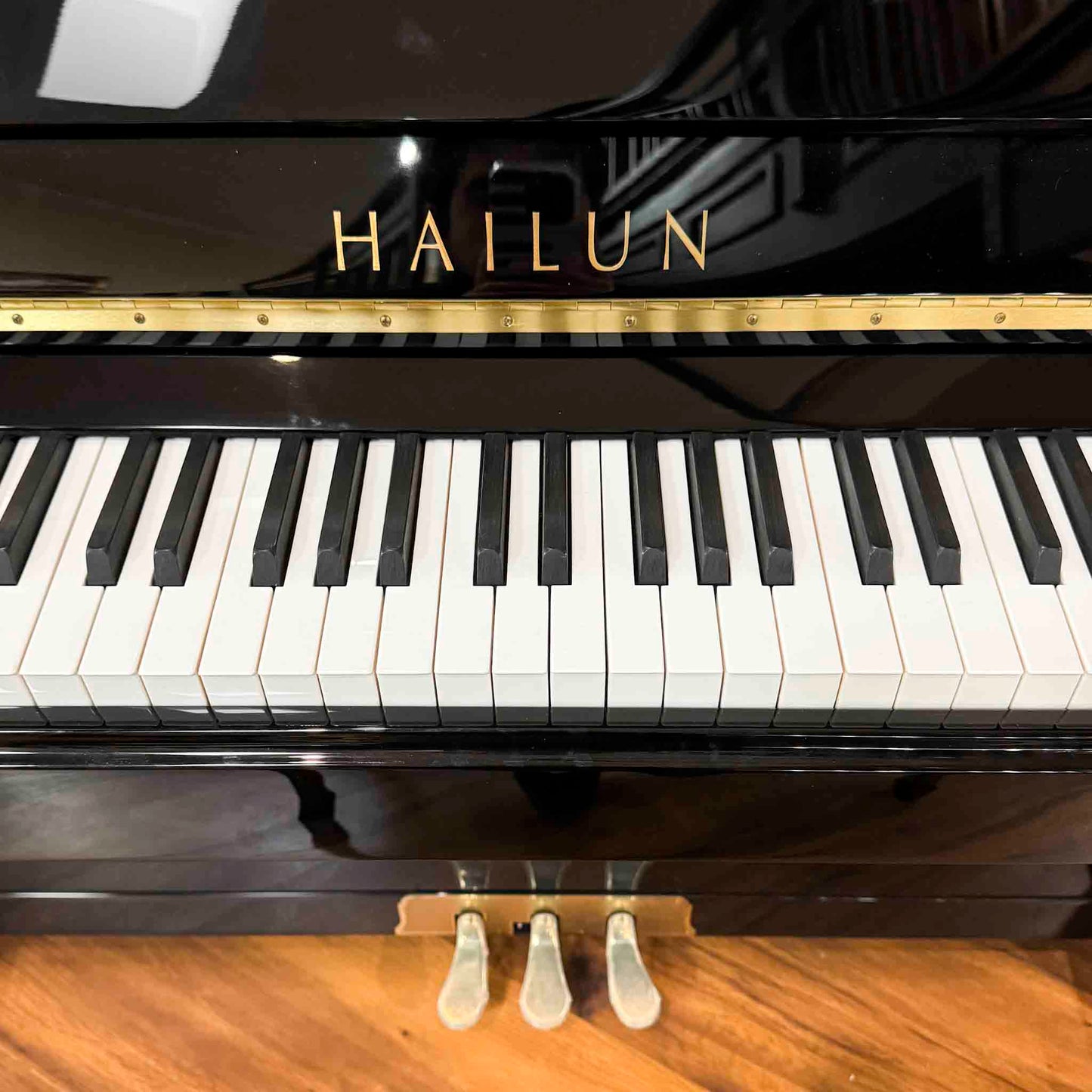Hailun 121 48" Polished Black Upright Piano
