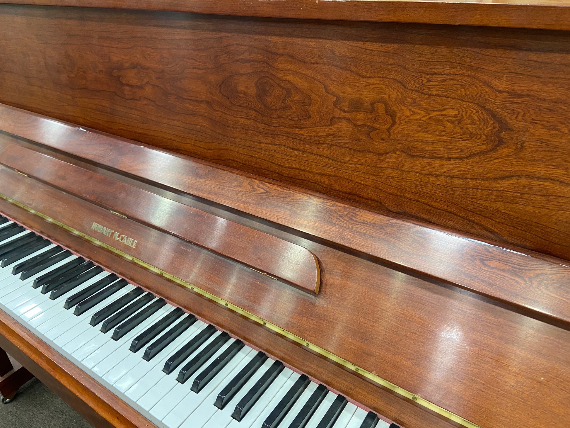 Image 15 of Circa 1990 Hobart M Cable Upright / Polished Mahogany 47" / (GL1439)