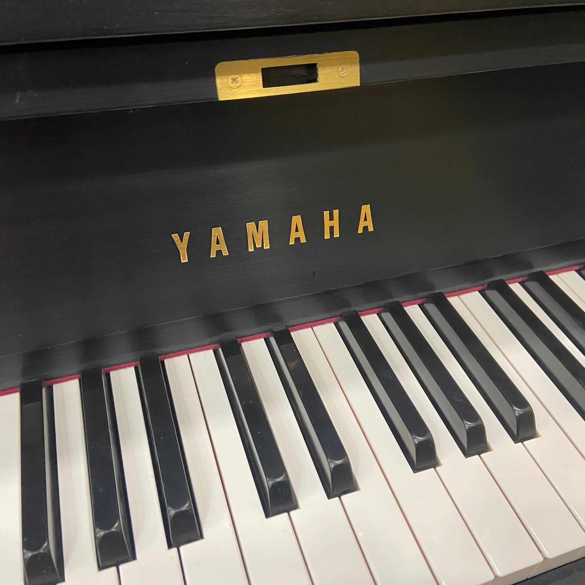 Image 8 of 2005 Yamaha Upright / Satin Ebony 46"