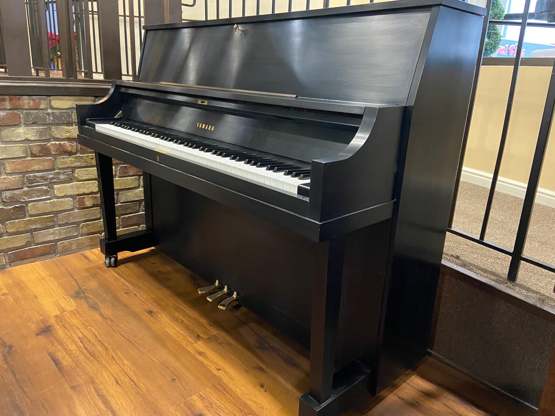 Image 2 of 2005 Yamaha Upright / Satin Ebony 46"