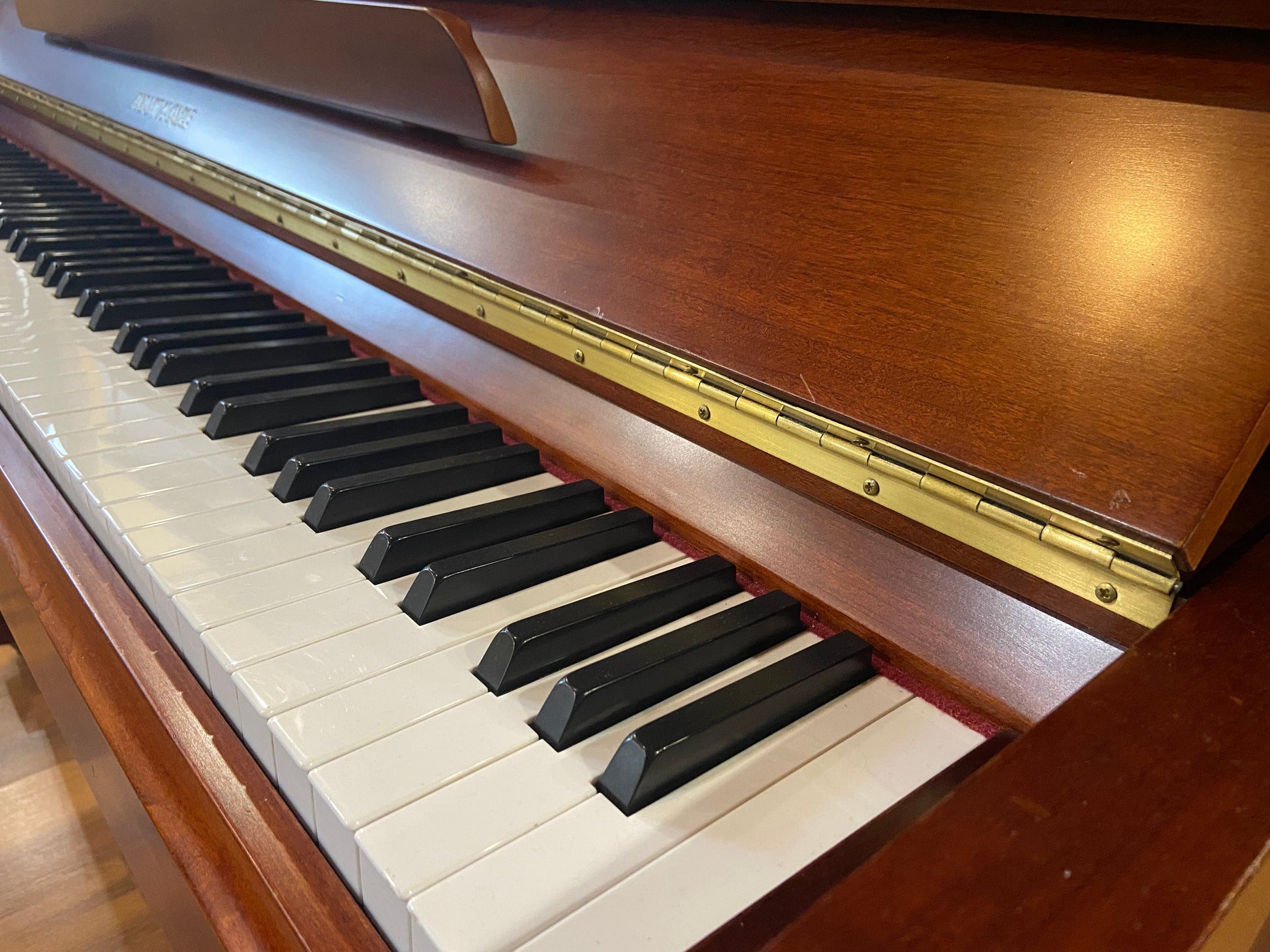 Image 10 of Circa 1990 Hobart M Cable Upright / Polished Mahogany 47" / (GL1439)