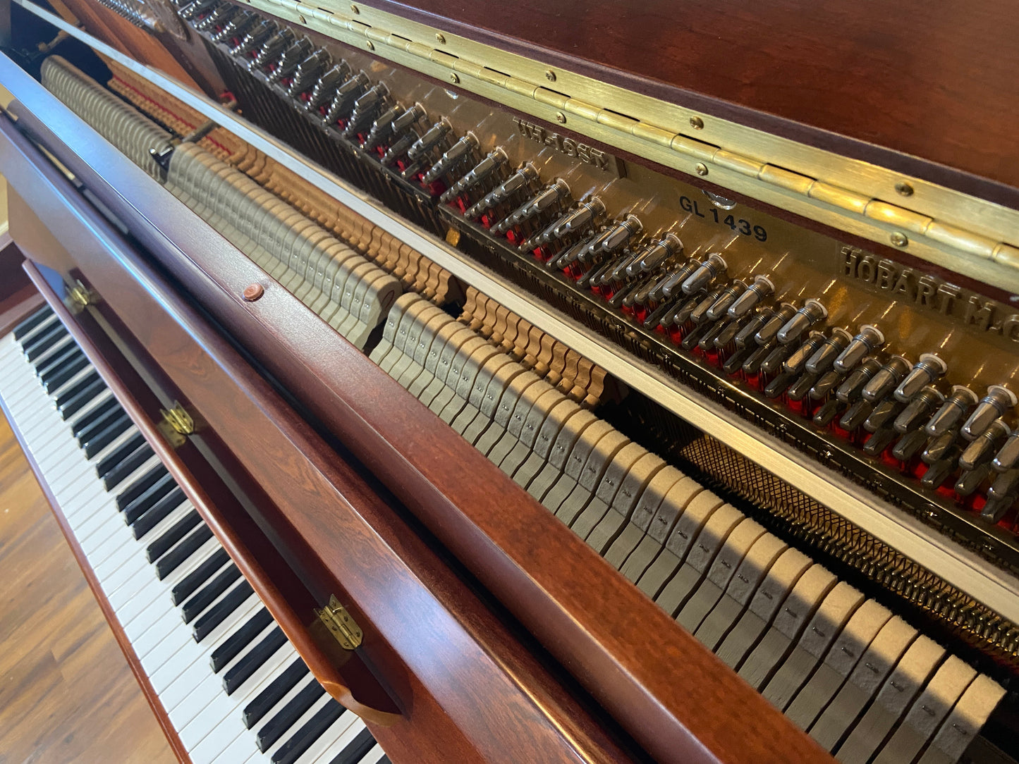 Image 11 of Circa 1990 Hobart M Cable Upright / Polished Mahogany 47" / (GL1439)