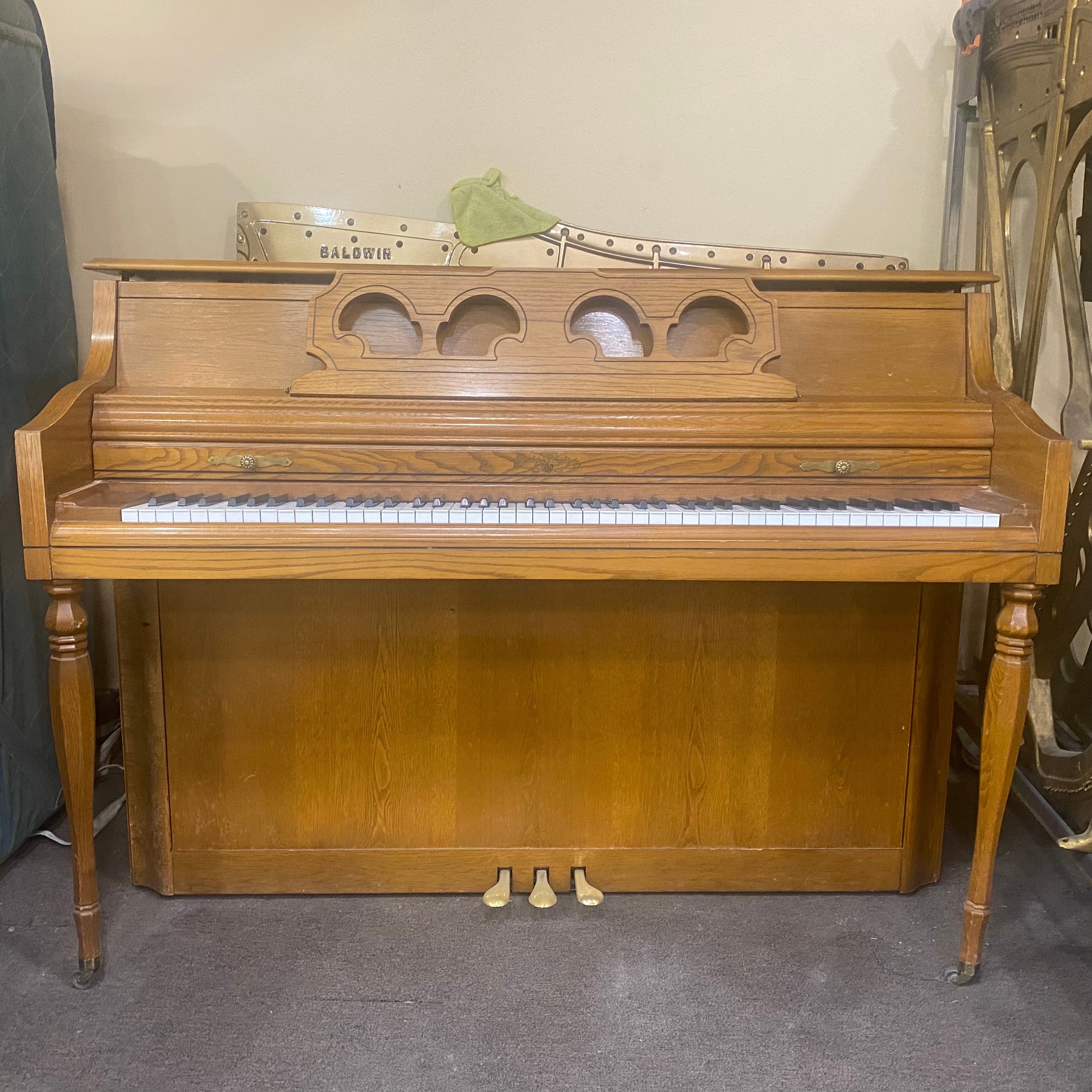 Pianos Spinet à venda - Brigham LarsonPianos Spinet à venda - Brigham Larson  